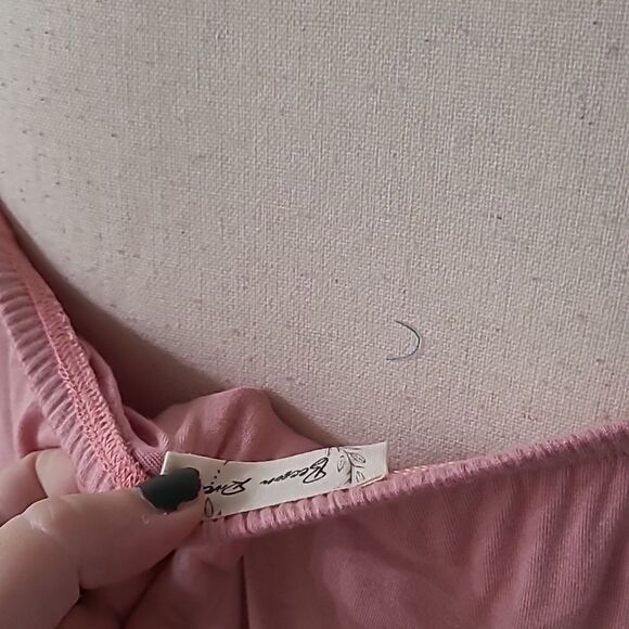 3/$16🎁Elegant Comfort Off Shoulder Maxi Dress sz Medium In Pink - Picture 8 of 13